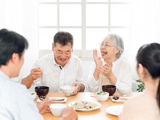 両親への贈り物が笑顔に